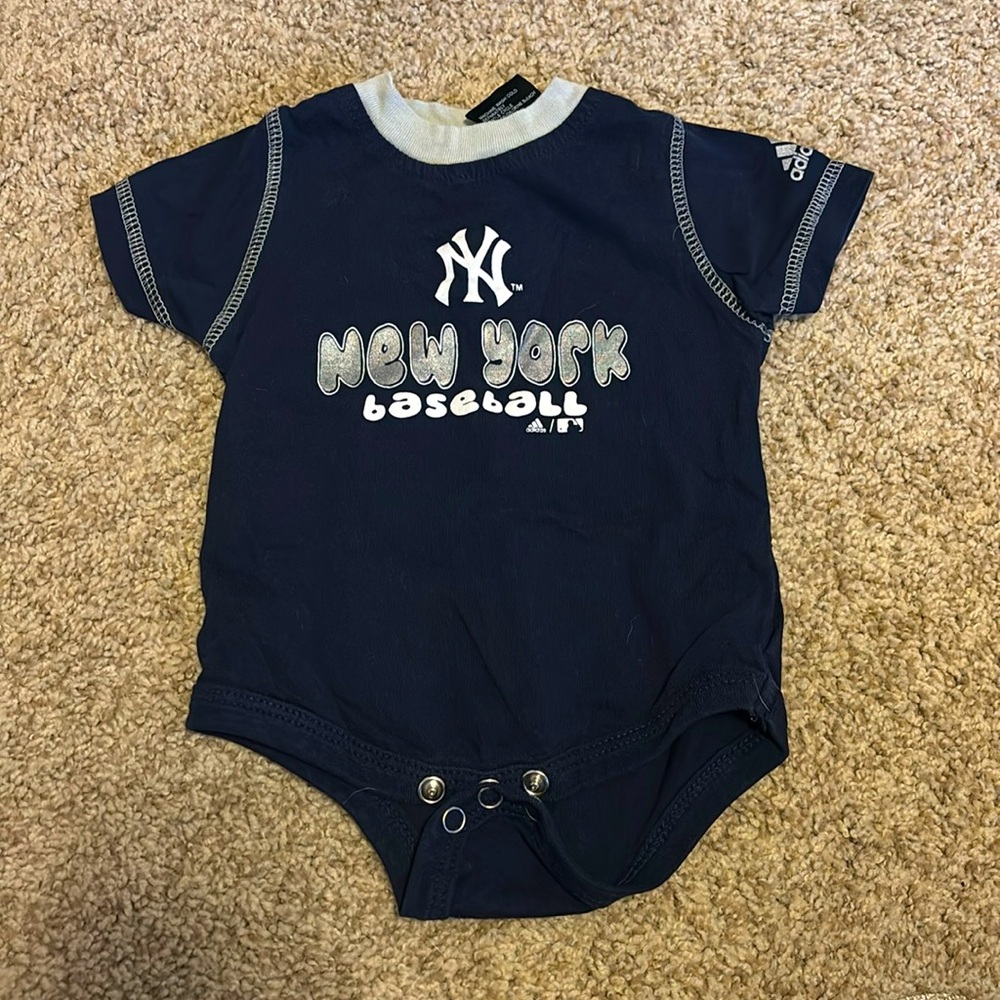 New York Yankees/NYY Bodysuit (Size 3-6 Months)